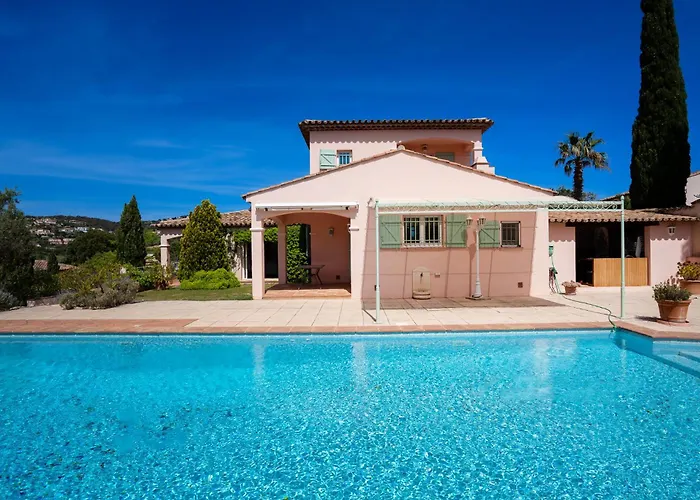 Maison De Face Au Golf De St-maxime