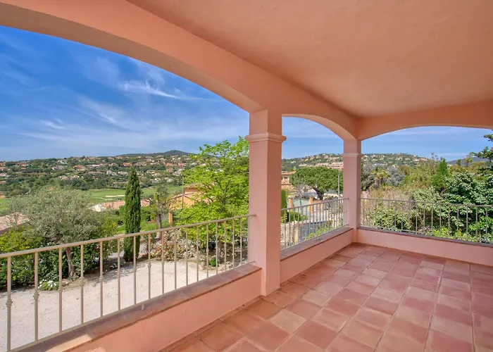 Vila Maison De Face Au Golf De St-maxime *