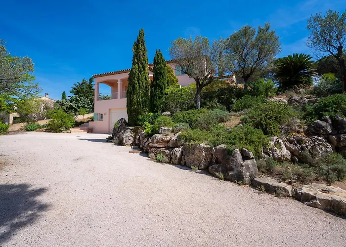 Maison De Face Au Golf De St-maxime *