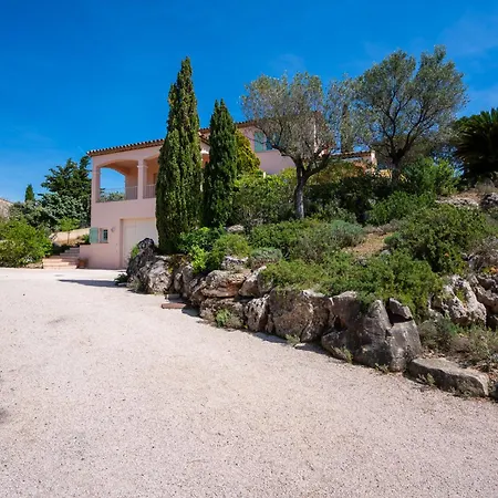 Maison De Face Au Golf De St-maxime *