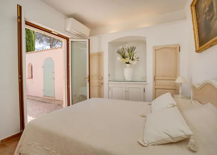 Maison De Face Au Golf De St-maxime *