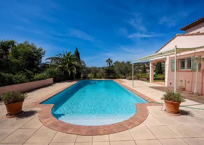 Maison De Face Au Golf De St-maxime Βίλα